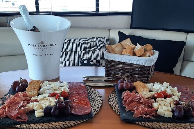 Porto: Luxury Yacht Tour on the Douro River - Sunset or Daytime - Welcome drink, blankets, and small touches that change the vibe