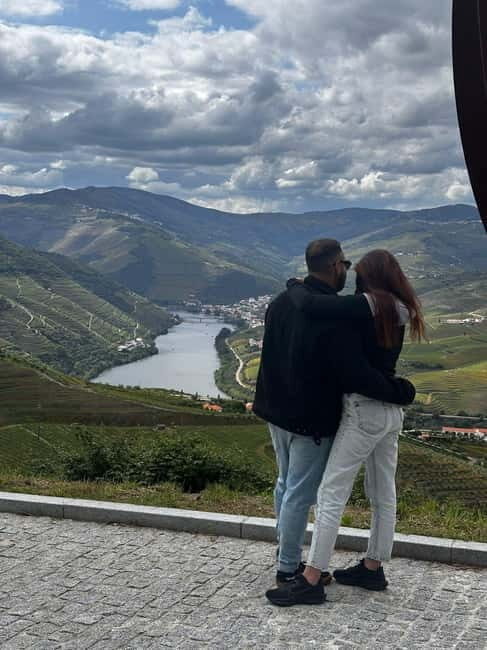 Porto: Premium Douro Valley Small-Group Tour, Cruise & Lunch - Pinhão lunch on a family farm: where the Douro becomes food, not just wine