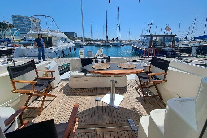 PORTO : Premium Yacht Tour – 6 Bridges & Douro Estuary Reserve - On Board: Comfort, Music, and the Welcome Drink