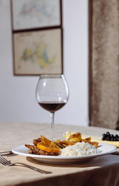 Porto: Private Douro Valley 4x4 Tour with Lunch - Wine Tasting Hour: What to Notice (and What to Skip)
