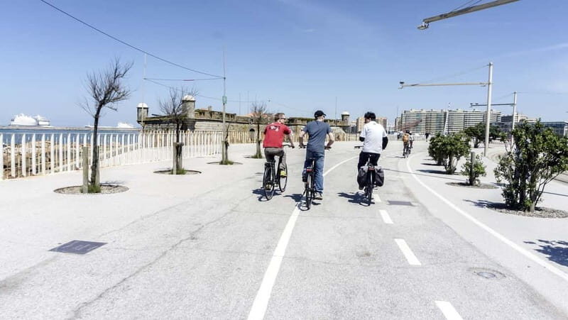 Porto Private E-Bike Tour: Douro River, Parks & Beaches - Where the tour starts: the big mural and the quick bike setup