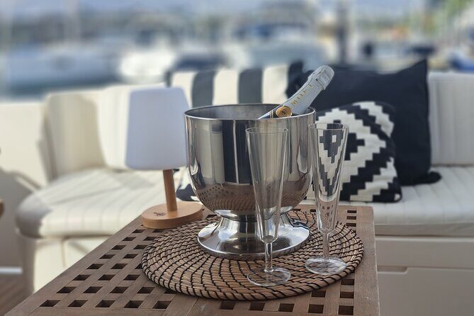 Porto: Private Tour on a Luxury Yacht on the Douro River - Best for couples, families, and groups who hate rushing