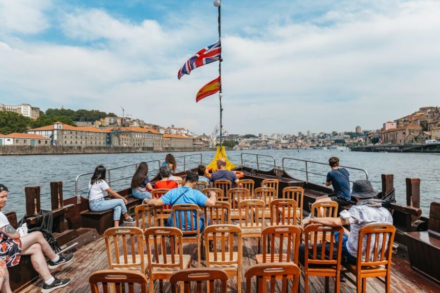 Porto: River Douro 6 Bridges Cruise - Ribeira and Vila Nova de Gaia from the water: the best photos happen early
