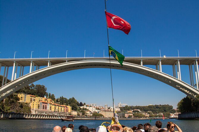 Porto Six Bridges Panoramic Cruise on the Douro River - Onboard comfort: open-air views vs covered seating realities