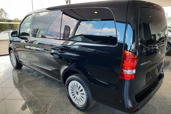 Porto to/from Douro Valley (1-8 pax) Private Transfer in Mercedes - Meet & Greet in Porto Airport: The Pickup That Saves Time
