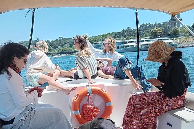 Porto:Douro River boat tour under the 6 bridges - Stop 1: Lordelo and the Change in Feeling
