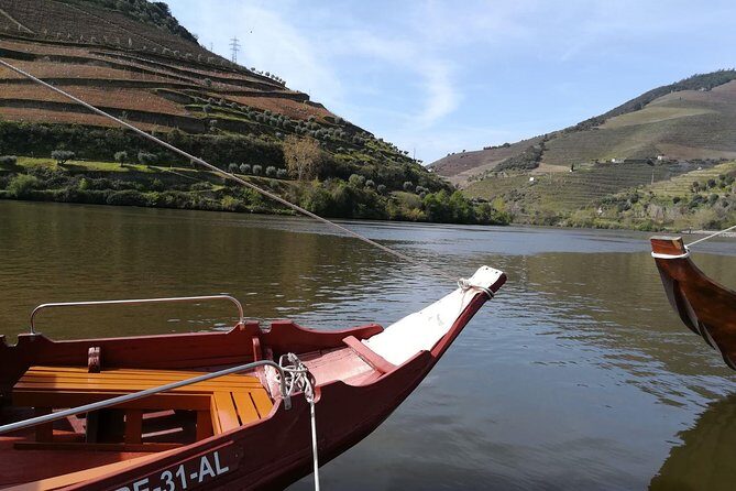 Premium Douro Valley Small-Group Tour, Wine Tasting, Lunch & Boat - Guides and the Day’s Flow: What to Expect from the Human Factor
