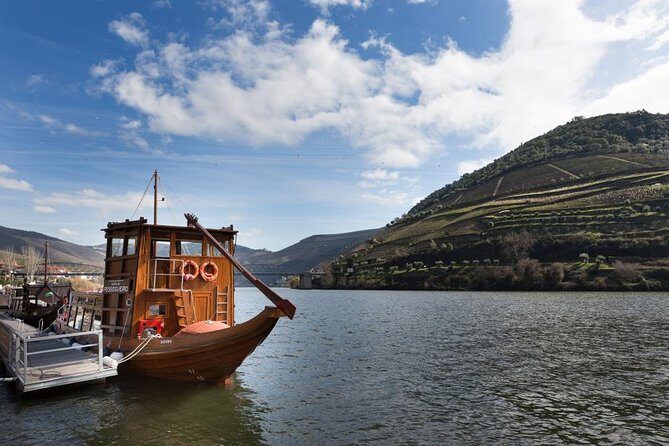 Private Douro Valley Wine Tour: 2 Wine Estates, Lunch and Cruise - Porto walking tour add-on: a nice follow-up if you have time