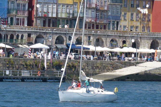 Sailing boat trip on the coast of Porto and on the river Douro - Up to Ribeira and Dom Luís I Bridge: the view that sells the trip