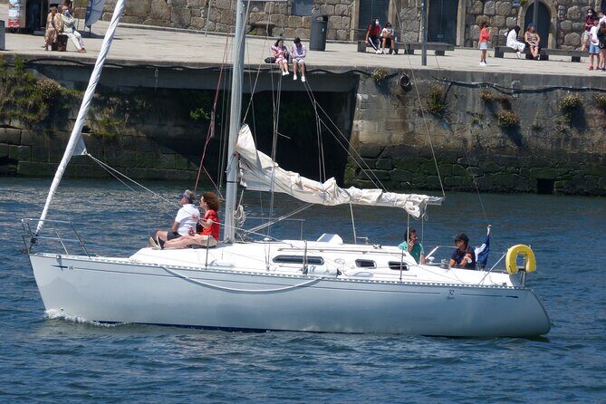 Sailing boat trip on the coast of Porto and on the river Douro - What you’ll notice at Cais da Ribeira and Fortress São João Baptista
