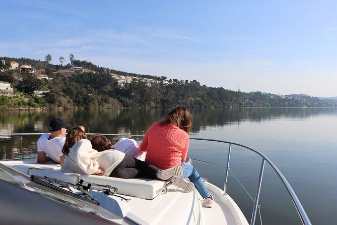 Yacht Cruise Excursion to 6 Bridges on the Douro - Luís I Bridge and the 10-minute Ribeira stop: the moment that makes it real