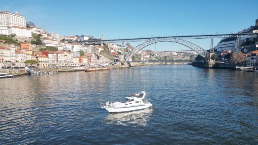 Yacht Douro Tour - A 2-hour yacht cruise on the Douro River: what it feels like